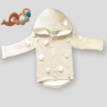 Laden Sie das Bild in den Galerie-Viewer, Baby Strickjacke mit Bommel
