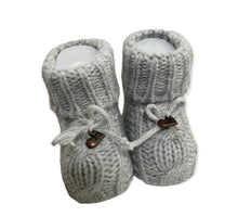 Laden Sie das Bild in den Galerie-Viewer, Baby Strickschuhe für deinen Liebling
