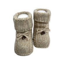 Laden Sie das Bild in den Galerie-Viewer, Baby Strickschuhe für deinen Liebling
